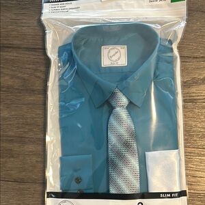 NWT Dress Shirt, Tie and Pocket Square set. Slim fit body. Stretch collar.